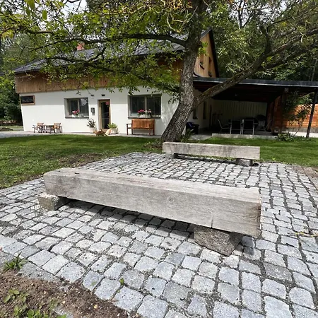 4 Valecov-zasadka 7 アパート