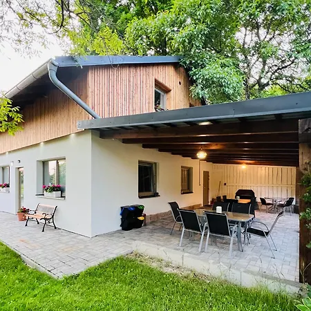 4 Valecov-zasadka 7 アパート